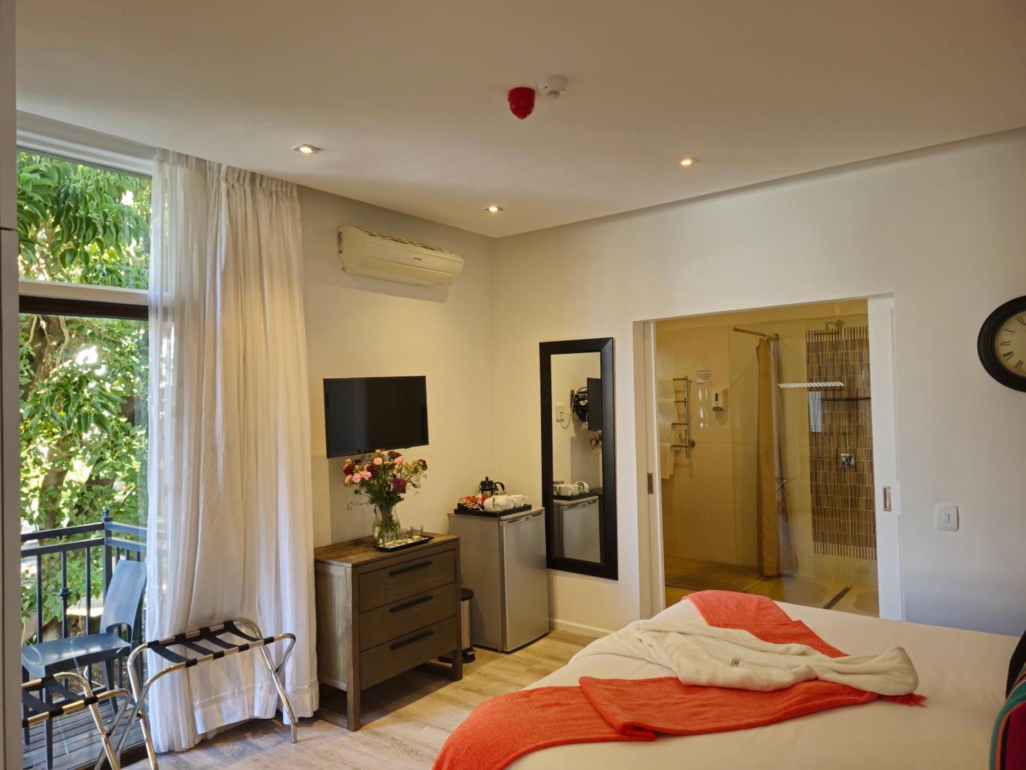 קייפטאון Point B Guest House -Sustainable Solar Energy מראה חיצוני תמונה
