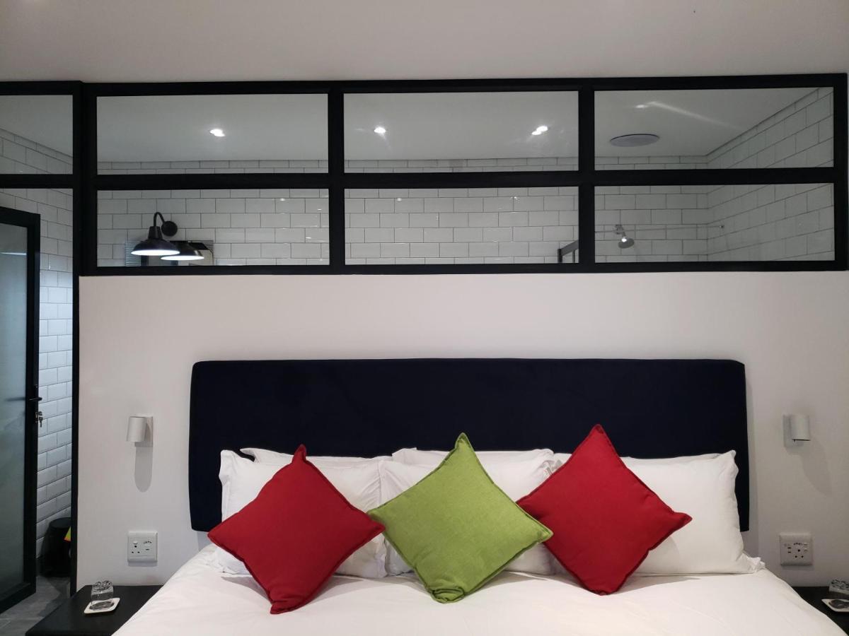 קייפטאון Point B Guest House -Sustainable Solar Energy מראה חיצוני תמונה